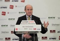 Guindos recuerda a empresas con beneficios que hay medidas de flexibilidad alternativas a los despidos