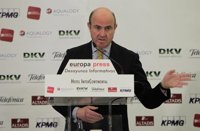 Guindos recuerda a empresas con beneficios que hay medidas de flexibilidad alternativas a los despidos