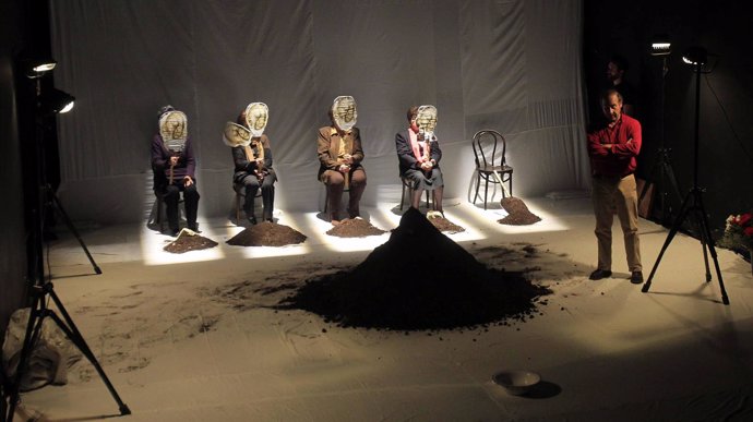Escena de 'Exhumación. Materia Cruda,  un grito silencioso de dignificación' 