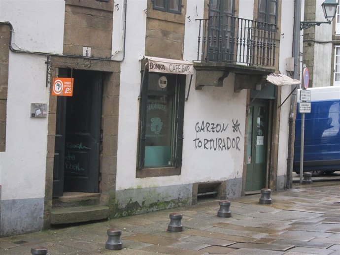 Pintadas contra Baltasar Garzón en Santiago