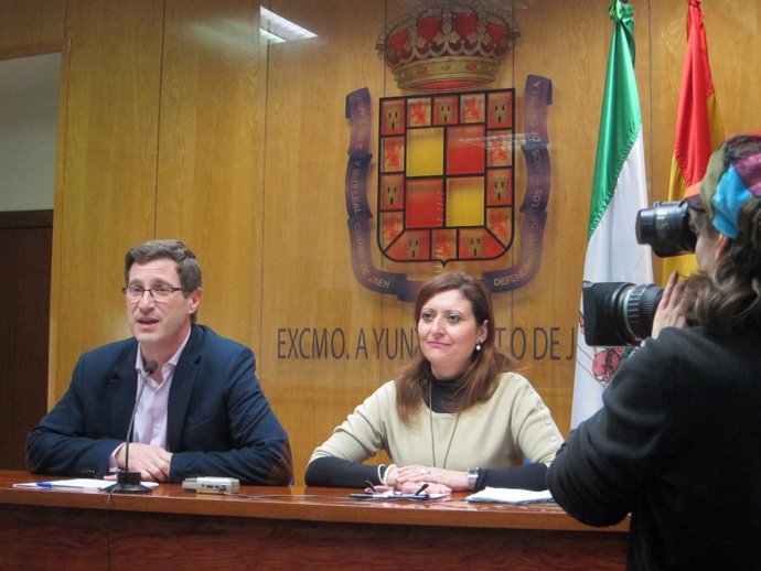 Miguel Contreras y Reyes Chamorro, en la rueda de prensa sobre la Dependencia.