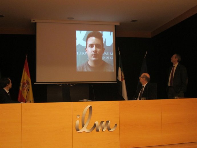 Presentación De Método Para Alumnos Sordos En El ILM De Cáceres