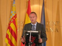 Fabra asegura que tuvo que cerrar RTVV al no poder costearla porque "el presupuesto lo tenemos que hacer a martillazos"