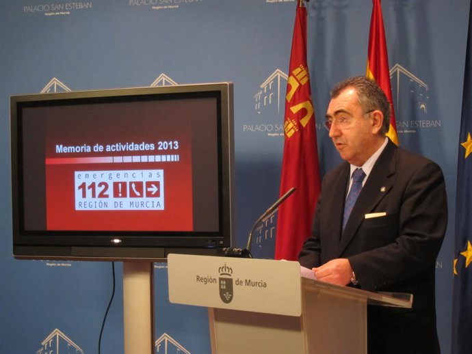 El consejero de Presidencia, Manuel Campos, ofrece el balance del '1-1-2'