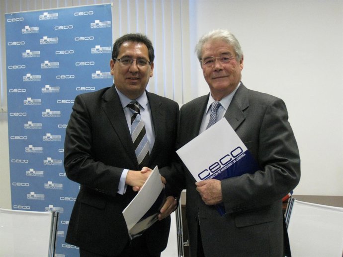 Pulido y Carreto se dan la mano tras la firma