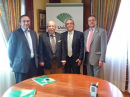 Firma convenio entre Unicaja Banco y ACET.