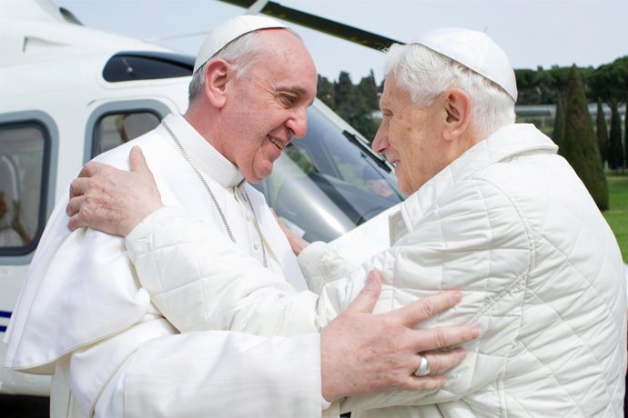 El Papa Francisco y el Papa emérito Benedicto XVI