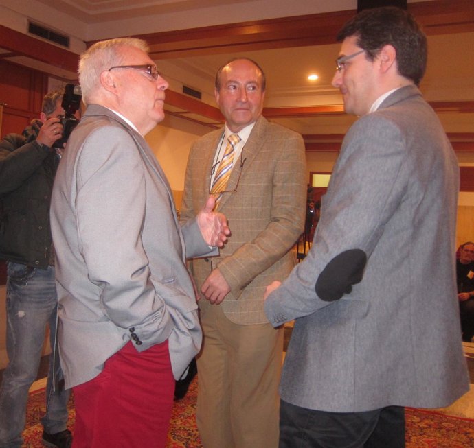 Ediles de PSOE, UCOR y PP antes del Pleno