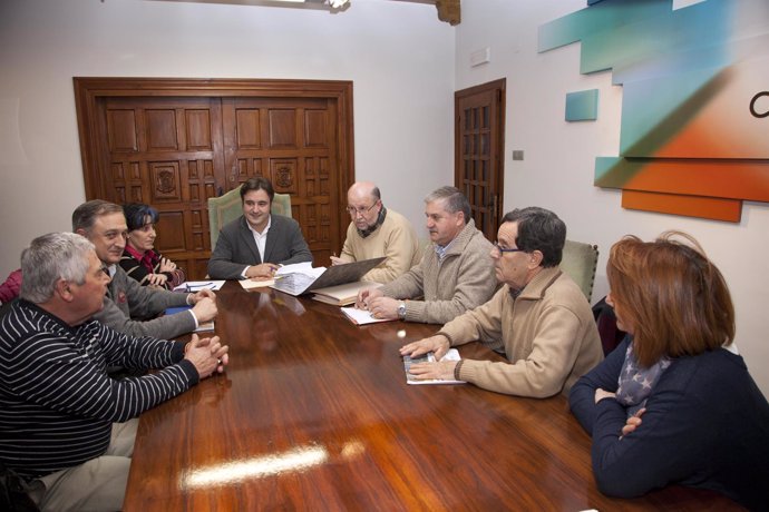 El alcalde con los presidentes de seis de las ocho Juntas Vecinales