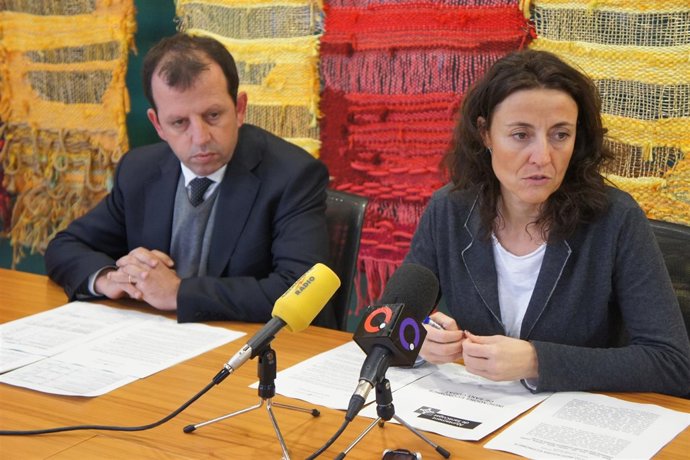 El tinent d'alcalde d'Economia, Carles Brugarolas, i l'alcaldessa, Mercè Conesa