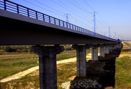 Viaducto de una línea AVE                    