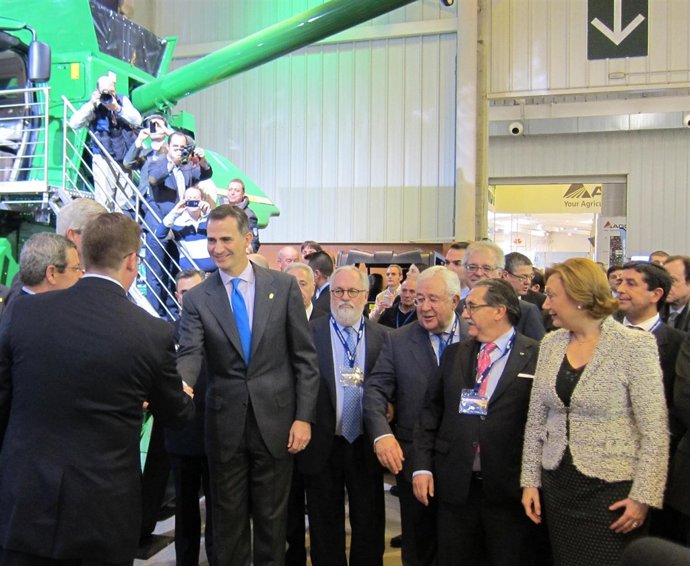 El Príncipe de Asturias visita FIMA 2014 junto a las autoridades 