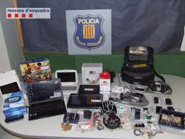 Material recuperado a los ladrones en pisos de Barcelona