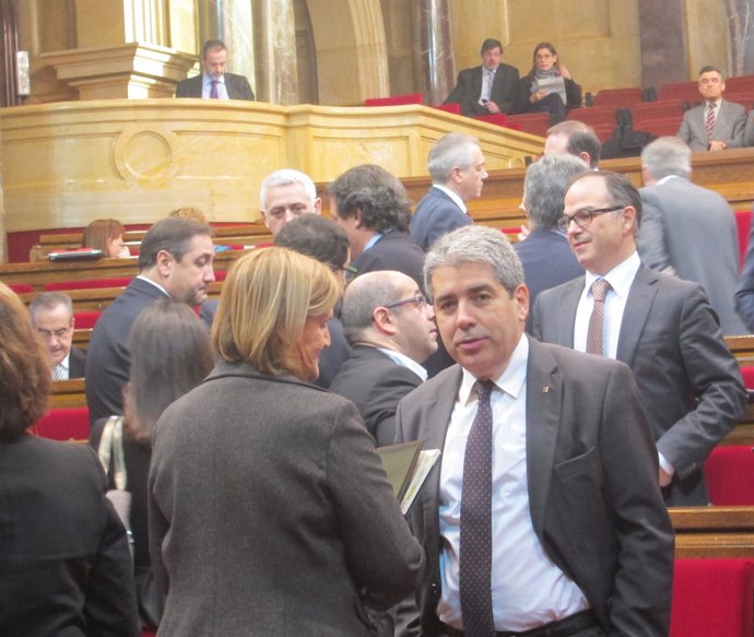 Núria de Gispert y Francesc Homs, en el Parlament
