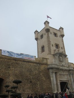 Acción simbólica de protesta de los comités de Navantia en la Bahía