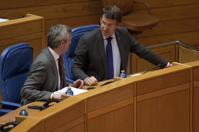 El presidente de la Xunta en el pleno con el vicepresidente gallego.
