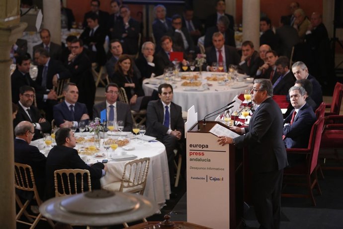 Zoido durante el desayuno organizado por Europa Press y Fundación Cajasol