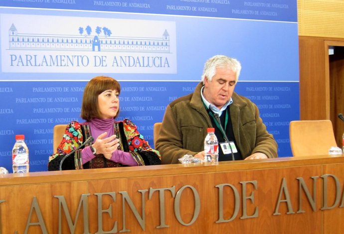 Dolores Quintana y Miguel López, en rueda de prensa.