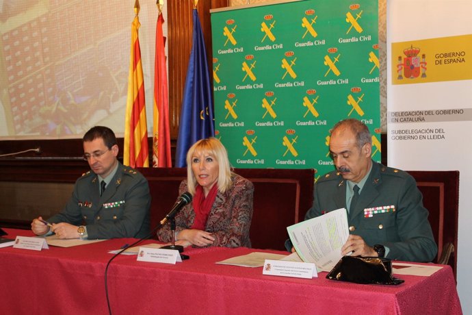 La subdelegada Gobierno I.Manso, con J.Montero y V.Luengo (Guardia Civil)