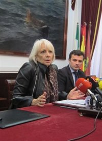 Teófila Martínez se siente "agredida como mujer" por el intento del PSOE de "imponer pensamiento único"