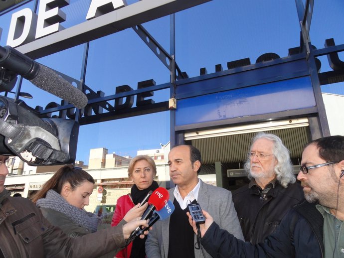 Visita del PSOE a la estación de autobuses de Murcia