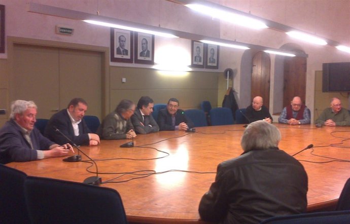 Xavier de Pedro (CHE) con regantes del Canal de Urgell