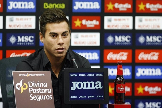 Eduardo Vargas en rueda de prensa