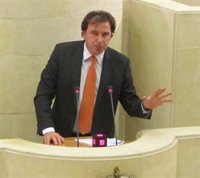 El consejero de Obras Públicas afirma que Mazón "sigue perdiendo los papeles"