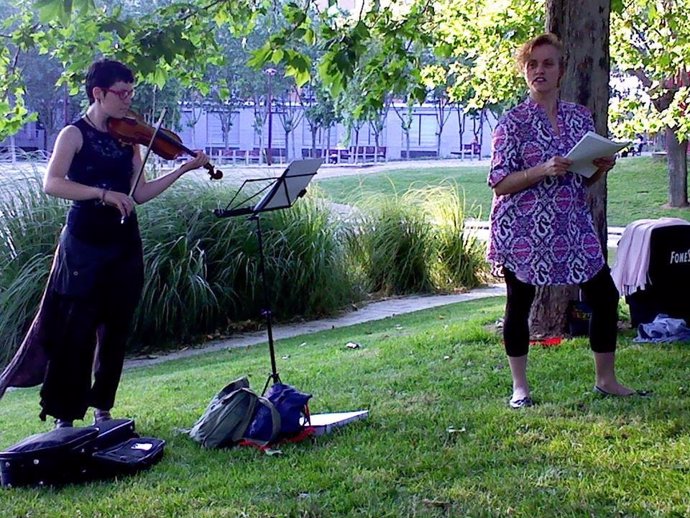 Mercedes Pastor y el violinista de Colleen Freeman 