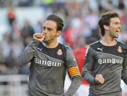 El jugador del RCD Espanyol Sergio García celebra un gol
