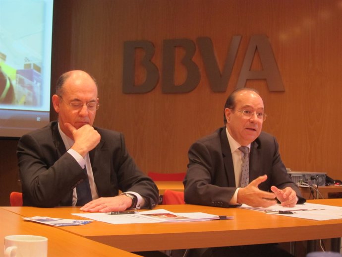 El director de BBVA en Catalunya, X.Queralt, y el pte.De la FACC, J.Ribera