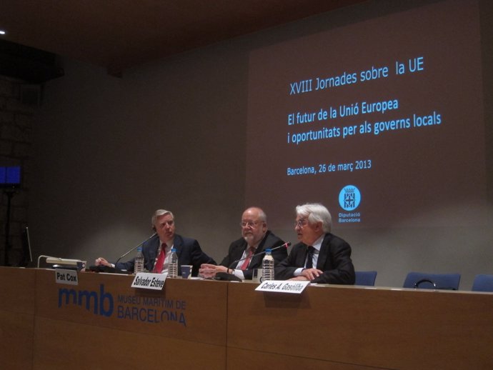 Pat Cox, Salvador Esteve y Carles Gasòliba en un acto de 2013
