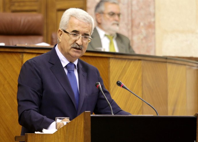 El consejero de Presidencia, Manuel Jiménez Barrios, en el Pleno