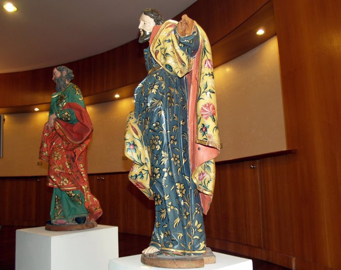 Las dos esculturas restauradas