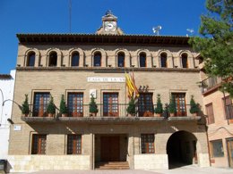 Fachada Del Ayuntamiento De Fuentes De Ebro (Zaragoza)