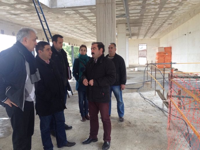 Francisco Reyes visita las obras del centro de usos múltiples de La Iruela