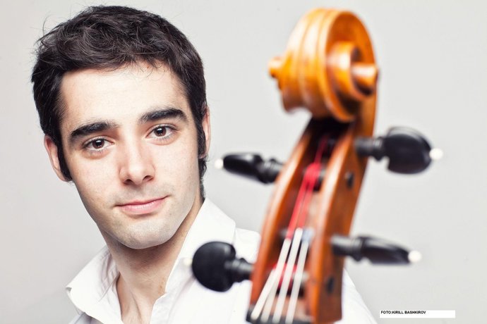 Pablo Ferrández, con el violenchelo de Stradivarius