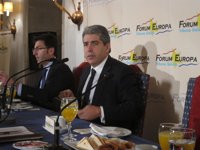 Consulta.- Homs diu que Rajoy supedita la reunió a no tractar la consulta i pregunta si vol "parlar del temps"
