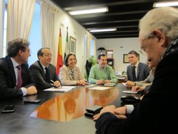 Primera reunión de Juanma Moreno con el Grupo Popular