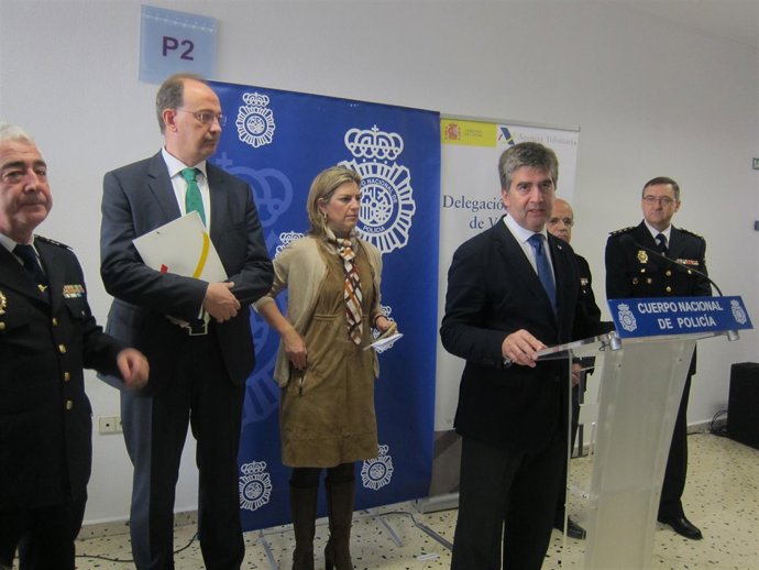 Cosidó informa sobre la operación contra casas de compraventa de oro en Valencia