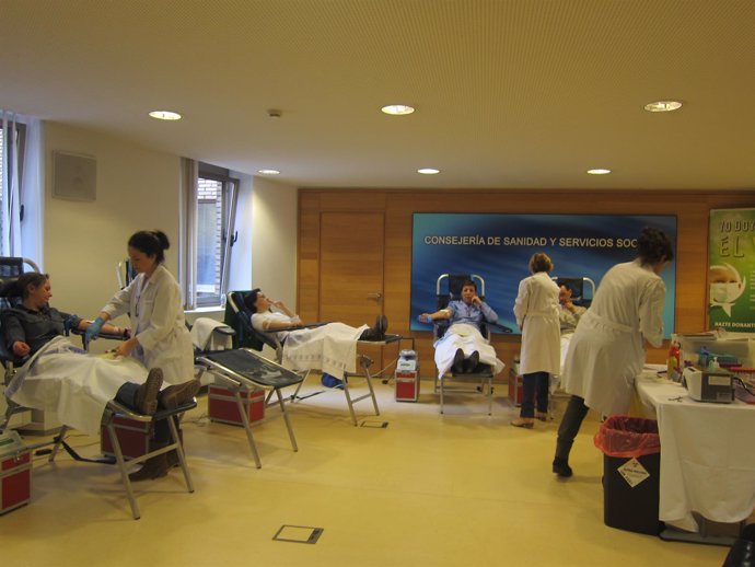 Los trabajadores de la Consejería de Sanidad donan sangre