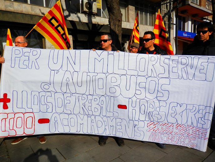 Concentración de trabajadores de Autobusos de Lleida