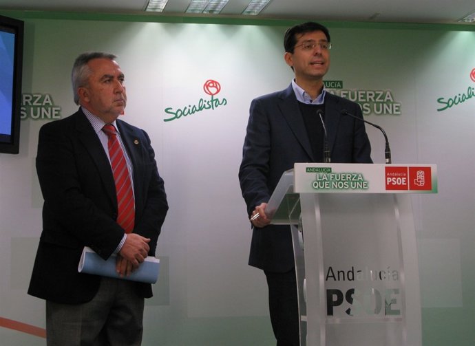 Alcalde de Torrox, Francisco Muñoz, y Cristóbal Fernández, del PSOE