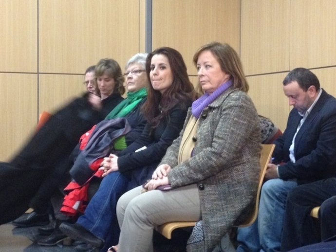 Marga Sanz y otros dirigentes de EUPV en la vista de Calatrava