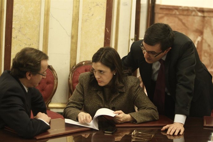Soraya Rodríguez (PSOE) y Alfonso Alonso (PP) en el Congreso