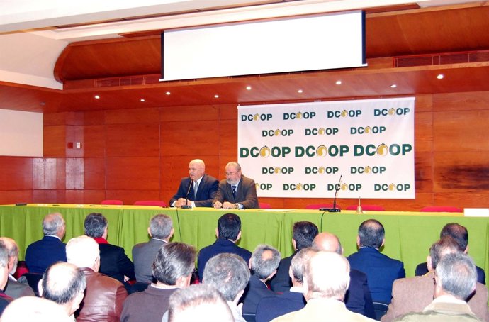 Cajamar y DCOOP firman un convenio