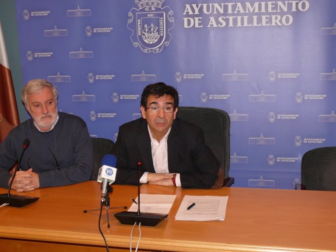 El alcalde de Astillero, Carlos Cortina, y Fernando Munguía