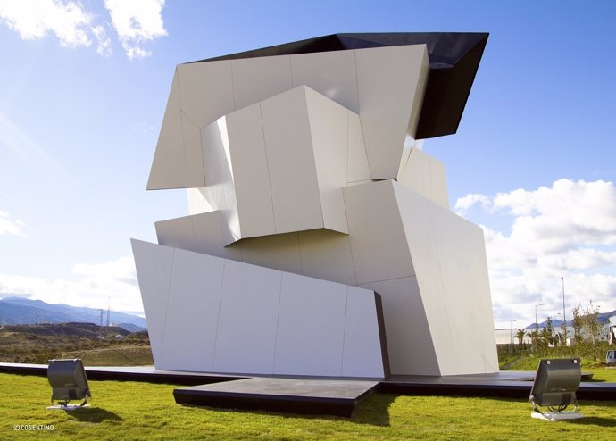 La escultura de Daniel Libeskind 'Beyond the wall'