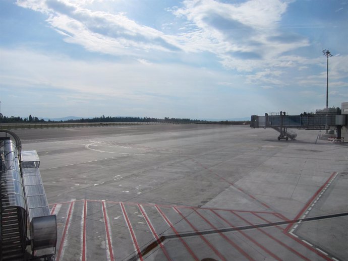 Pista De La Nueva Terminal Del Aeropuerto De Lavacolla