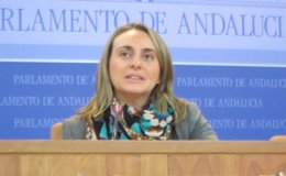 Marifrán Carazo en rueda de prensa en el Parlamento andaluz